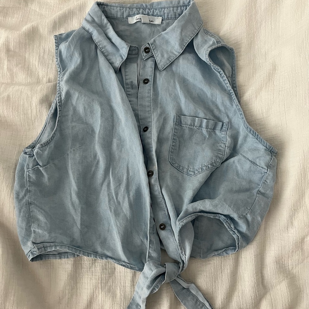 💛 bundle at $3- Love Tree Blue Notched Collar Crop Button Down Shirt